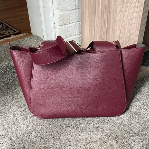 Cuyana Red Tote Bag with Minimalist Design - Picture 2 of 4